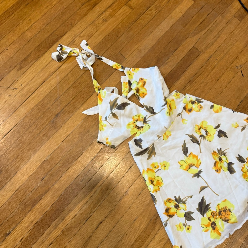 Revolve Superdown Simone White Sunflower Halter M… - image 4